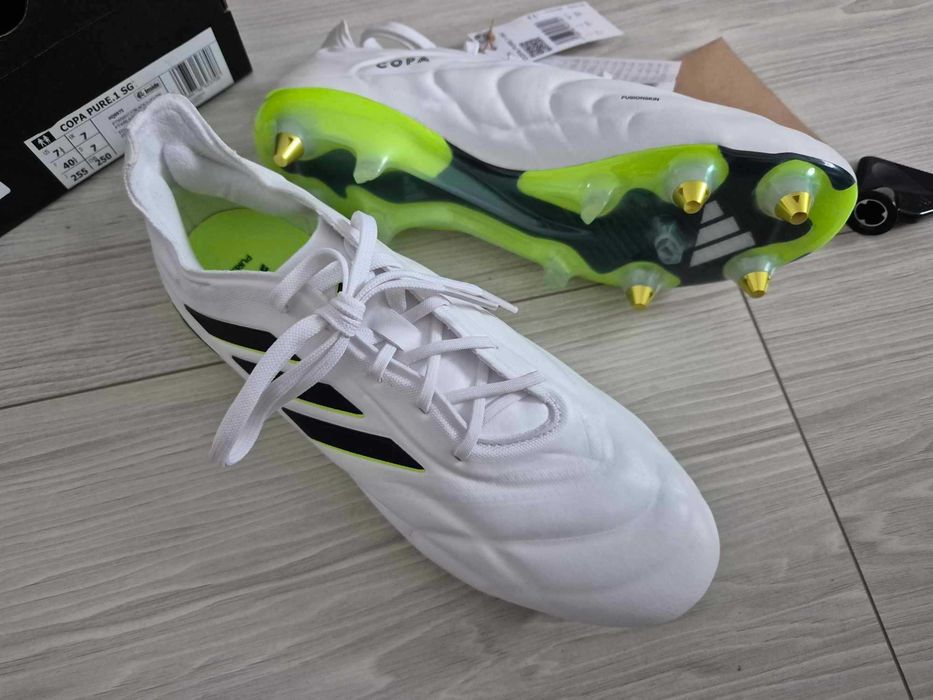 Profesjonalne korki piłkarskie Adidas Copa Pure.1 SG HQ8975 r. 40 2/3