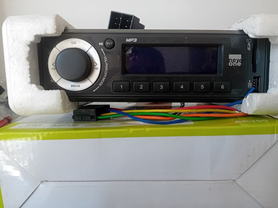 Auto radio novo new one