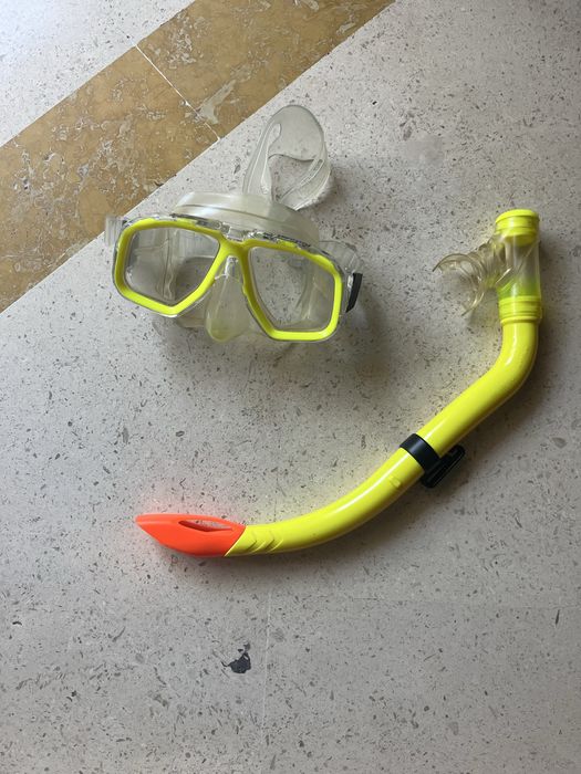 Equipamento de snorkeling