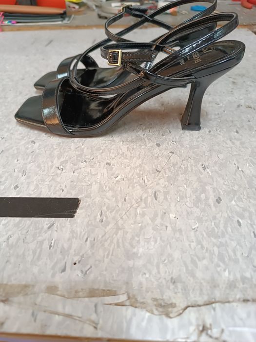 Sandálias de salto alto
