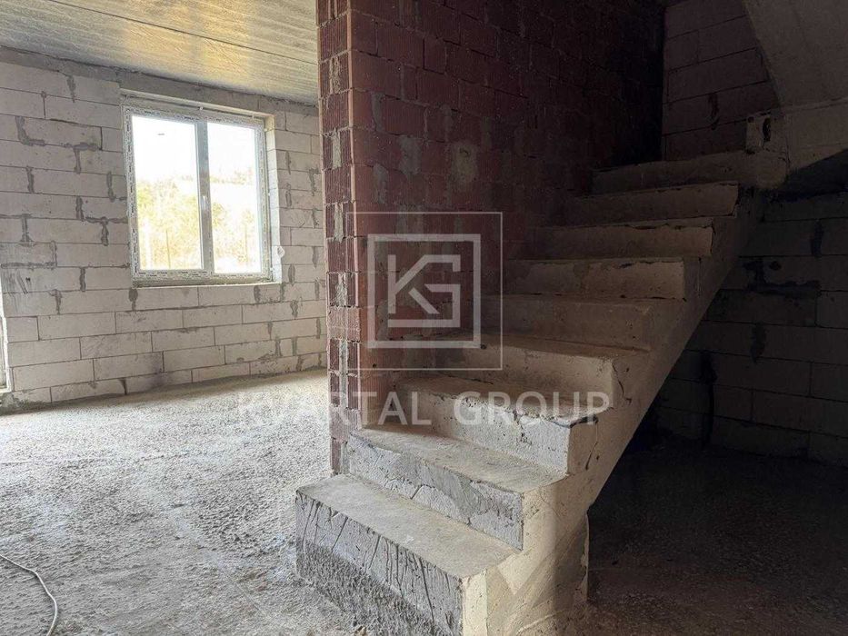 Продається дуплекс в Стоянці з готовими комунікаціями, ТОП локація!