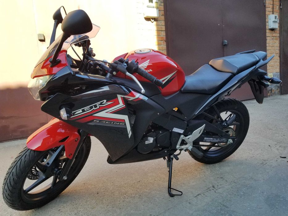 Мотоцикл Honda CBR 150 R