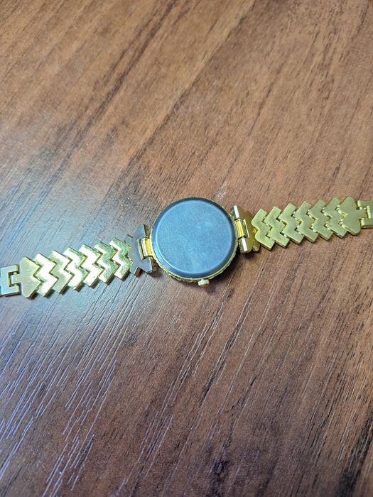 Продам часы наручные