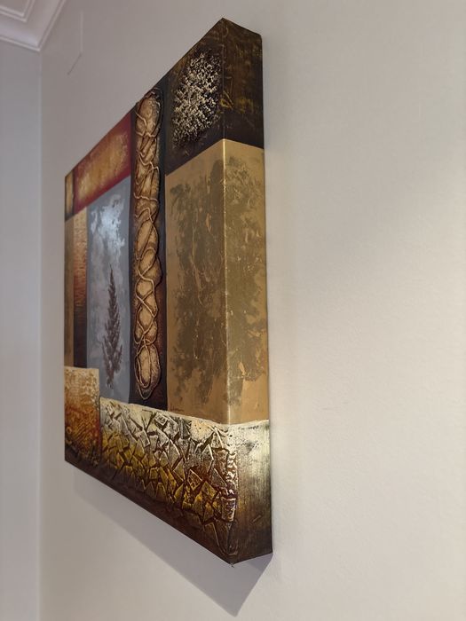 Quadro castanho/dourado com texturas