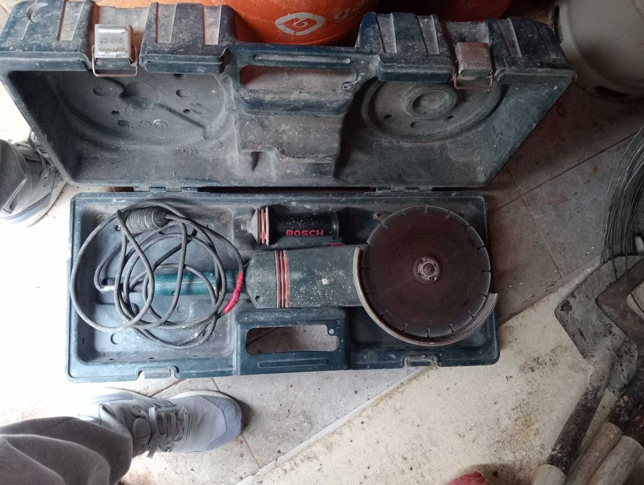 Rebarbadora grande Bosch