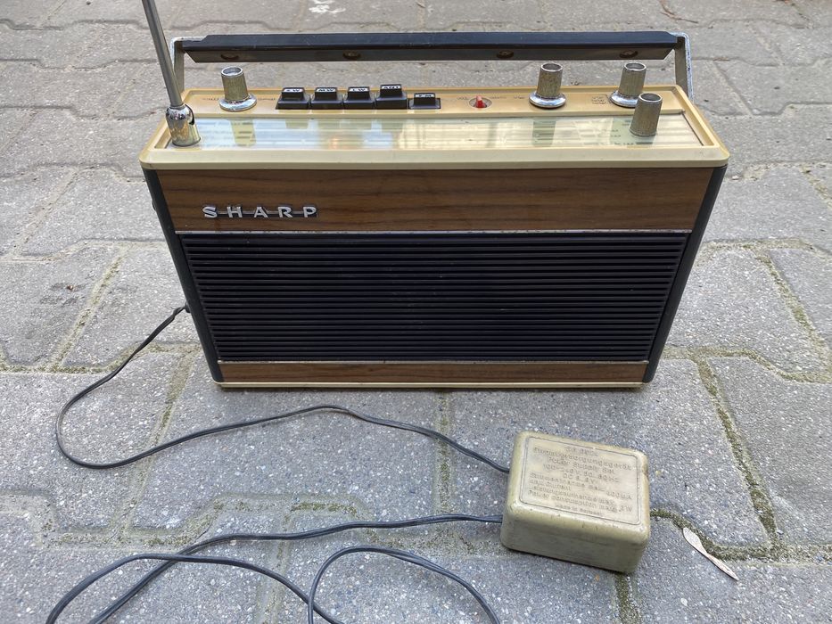 Stare zabytkowe radio Sharp PRL