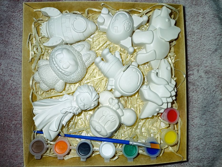 Подарунки діткам в школу фігурки розмальовки подарунки у садок