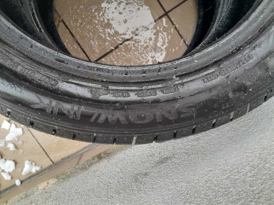 Sprzedam opony zimowe (4 sztuki) 235/50/18, cena 800