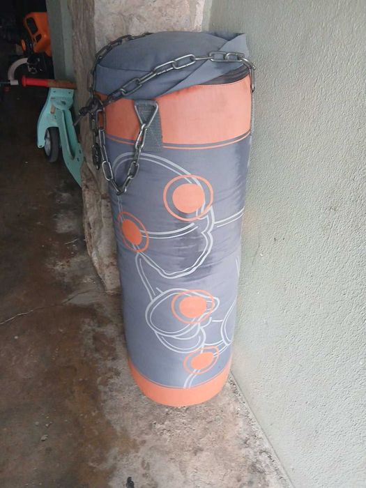Saco de boxe com corrente
