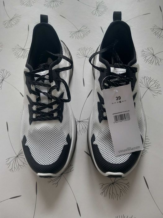 Sprzedam damskie buty marki 4F