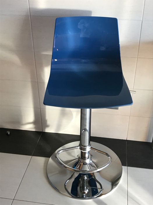 Lote de 2 Cadeiras giratórias e elevatórias em azul NOVAS