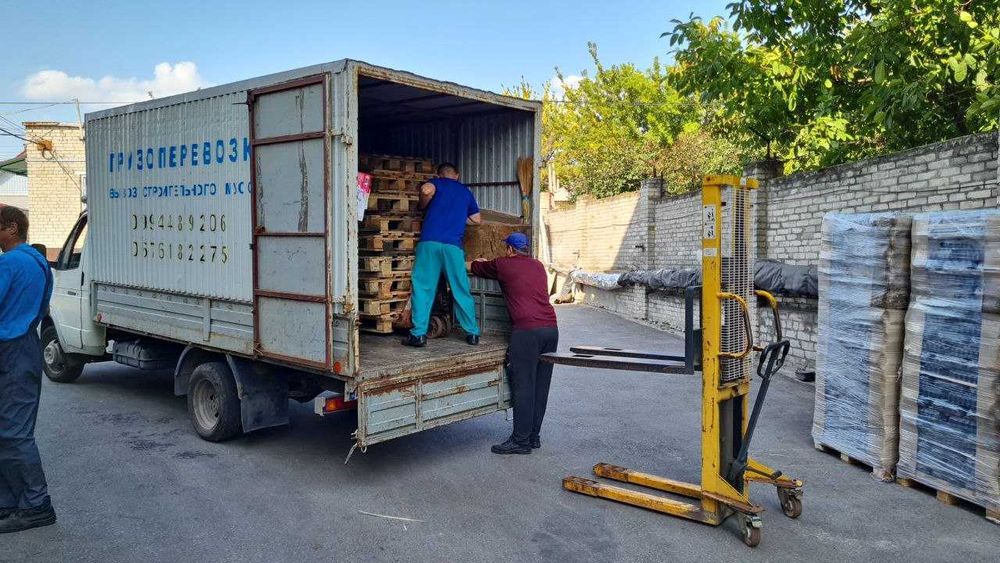 Вывоз старой мебели ненужных вещей хлама строительного мусора грузчики