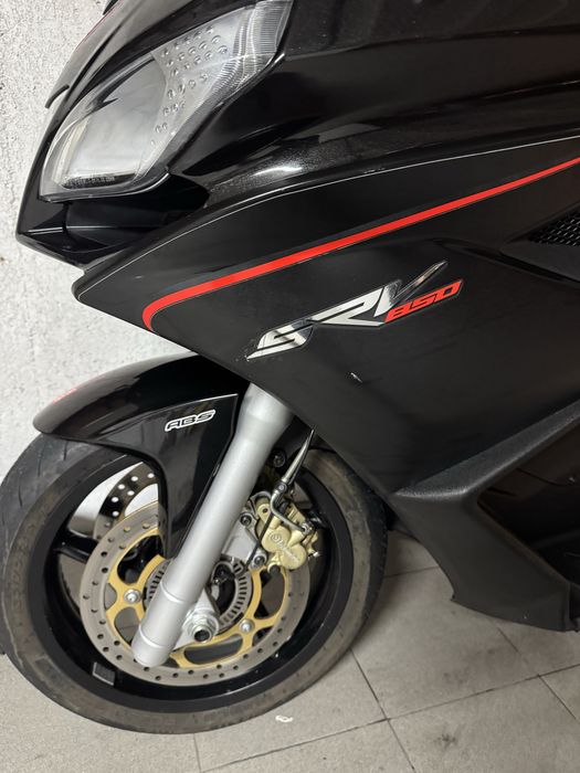 Aprilia srv 850 scooter como nova