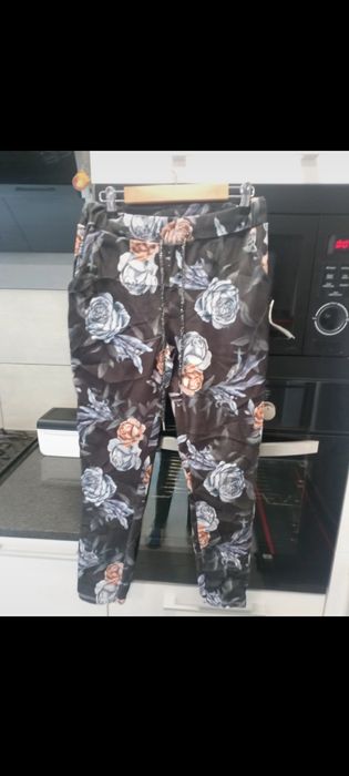 Spodnie w kwiaty