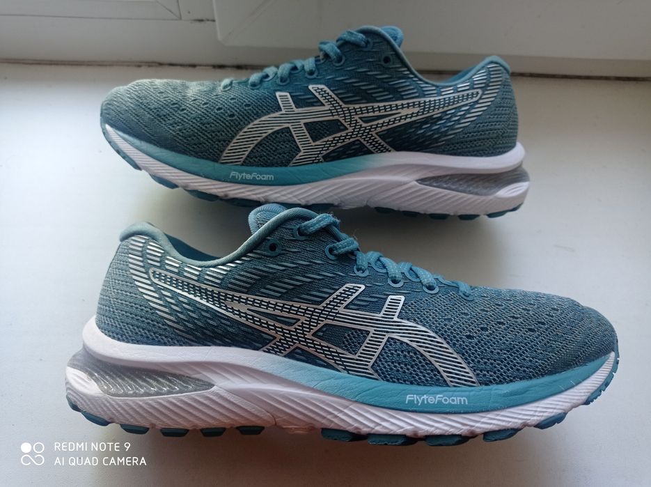 Кооссовки Asics   р - 39