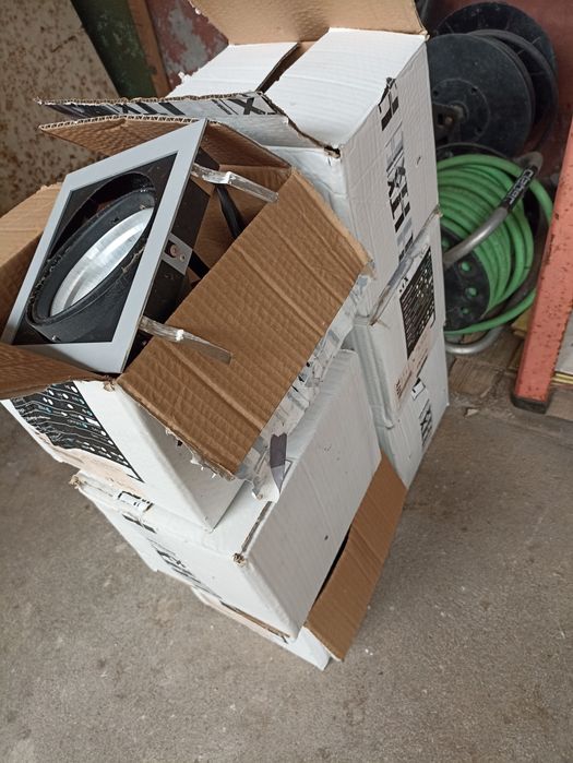 Iluminação/Projetores LTX QUAD em bom estado geral..