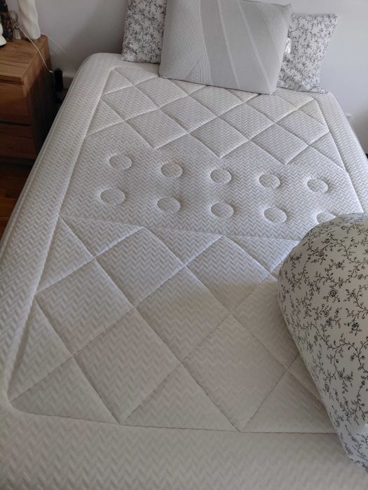 Colchão Ortopédico + estrutura cama IKEA