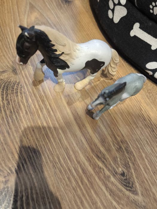 Sprzedam konie marki Schleich i CollectA