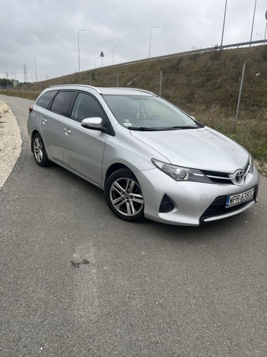 Sprzedam toyota auris 1.4 D4D 90km