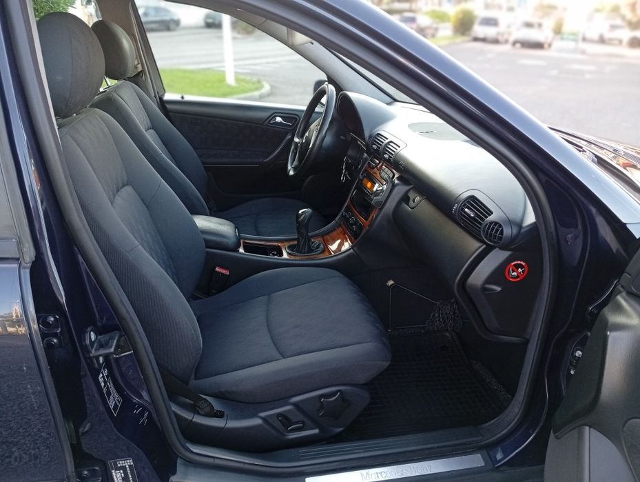 Mercedes-Benz C 220 — fotografia 10