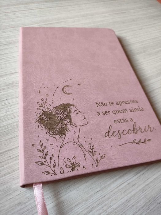 Caderno/Diário/Bloco de Notas A5 Personalizado Rosa - Coisas de Geek - Gravação a Laser