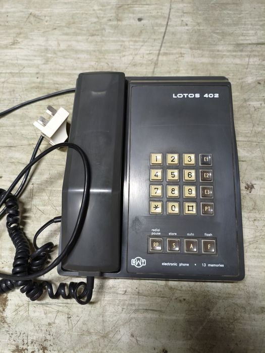 Stary telefon z prl  lotos 402