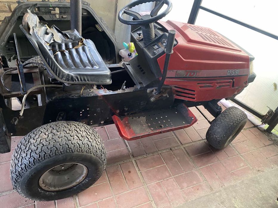 Продам газонокосарку мінітракторець mtd665e
