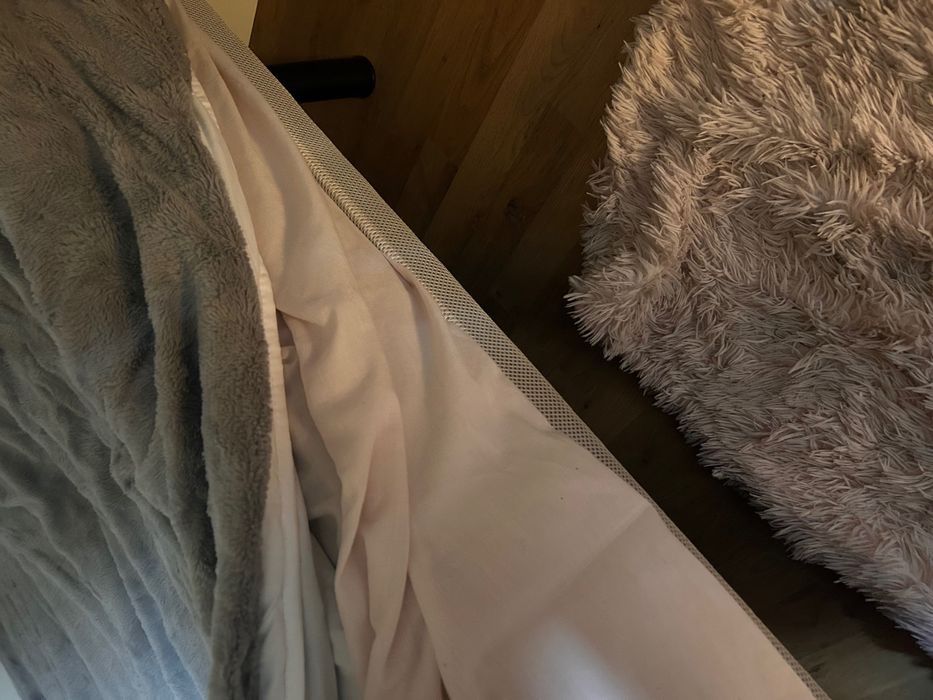 Cama de corpo e meio com colchão