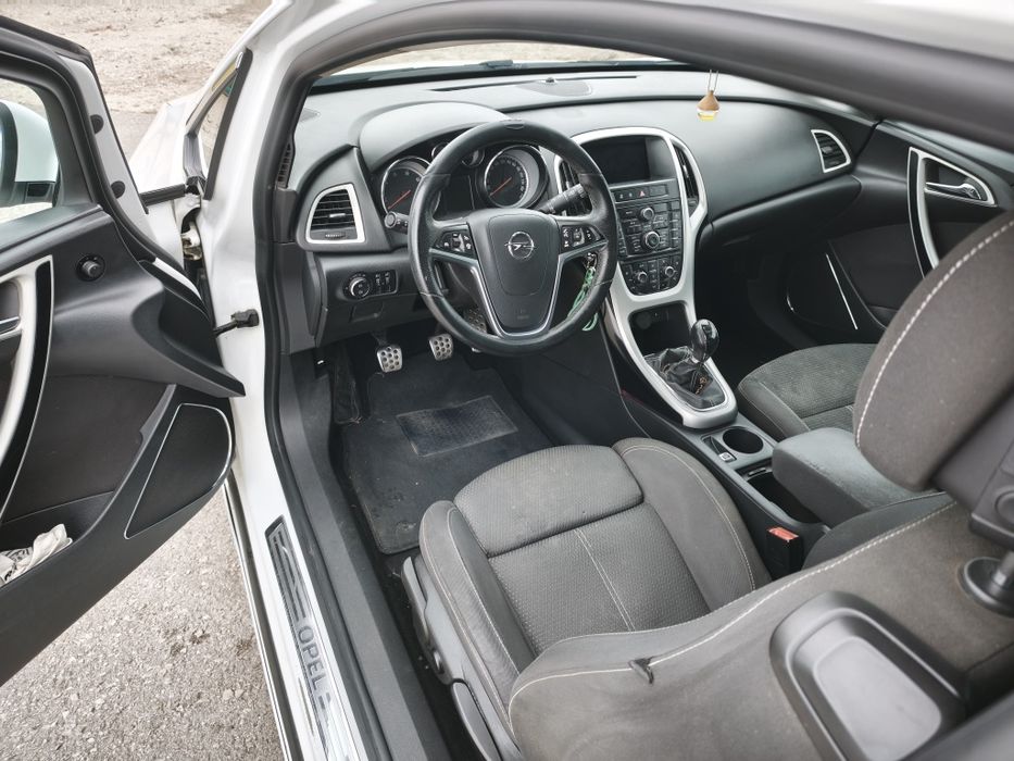 Opel Astra GTC 1.7 CDTI (131cv) – Versão Coupé Exclusiva – Jante 20"