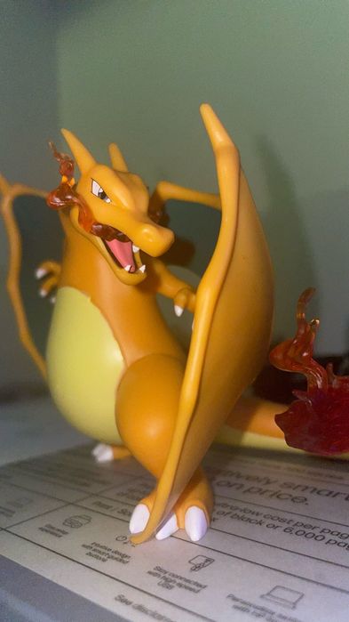 Figura Charizard Nova