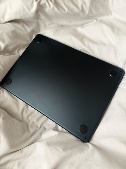 Macbook Air M2 8gb RAM 256gb