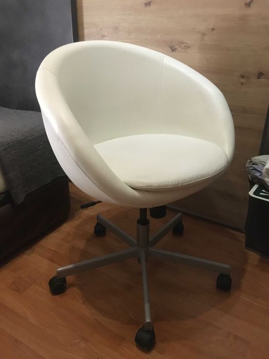 Cadeia Branca Ikea modelo Skruvsta