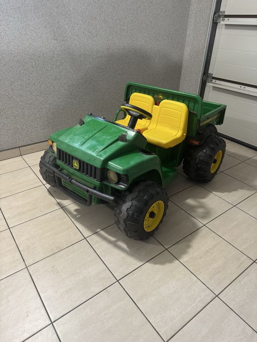 Samochod john deer na akumulator elektryczny