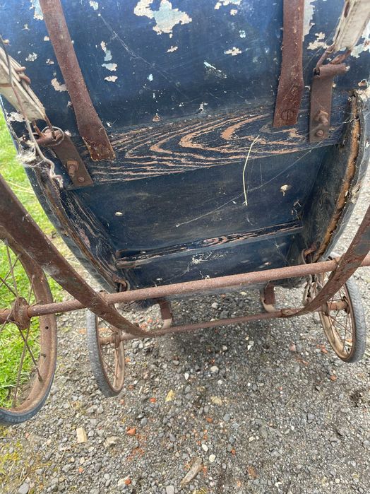 Stary wózek dziecięcy
