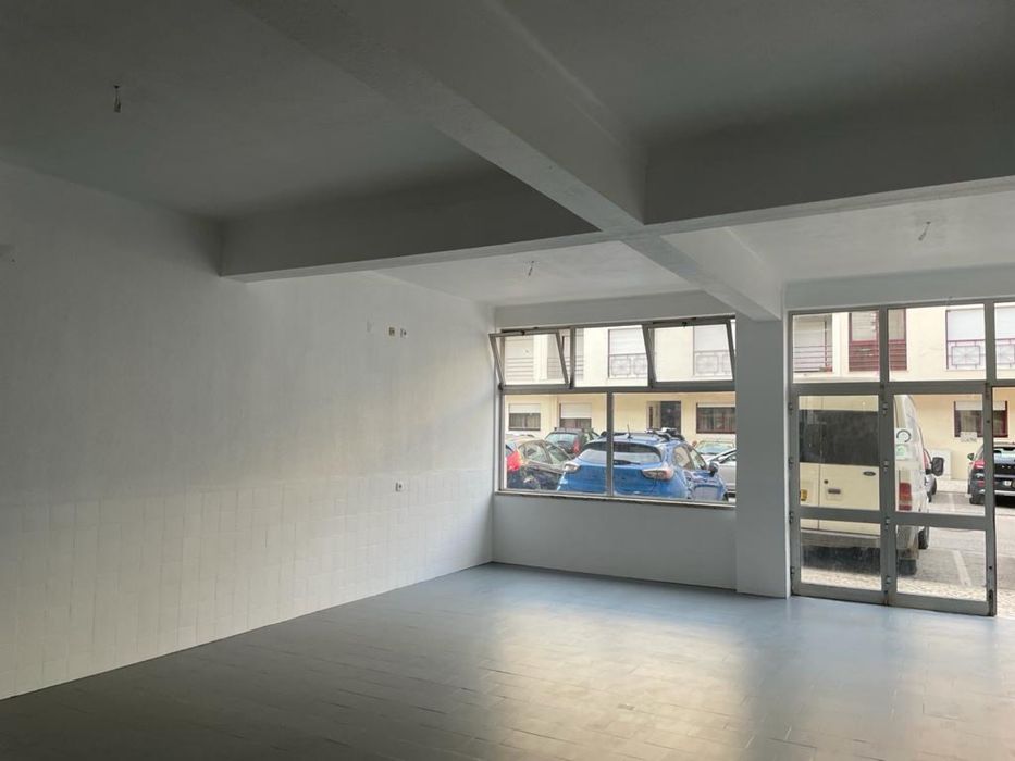 Aluguer loja 80m2