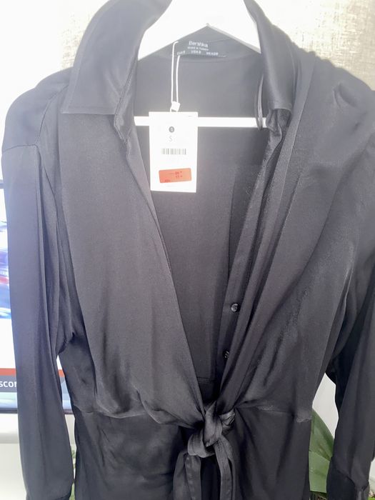 Vestido acetinado novo