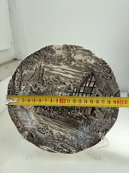 Enoch Wedgwood (Tunstall Ltd) Dickens Coaching Days display plate