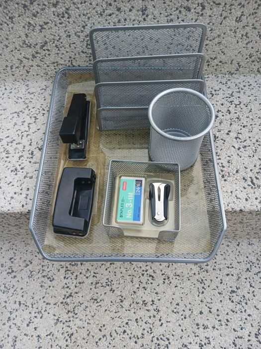 Conjunto para escritório para secretária com 8 peças  em metál novo