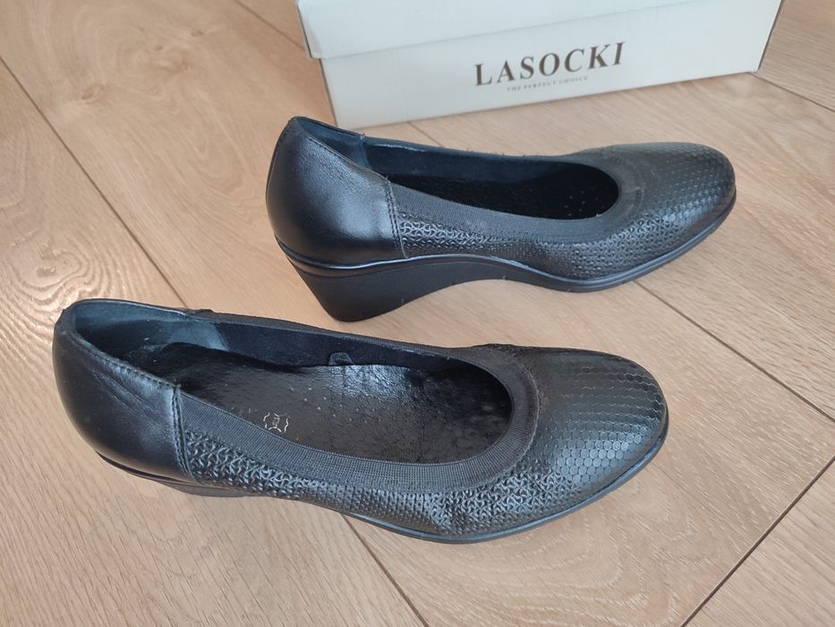 Buty skórzane 36 na koturnie