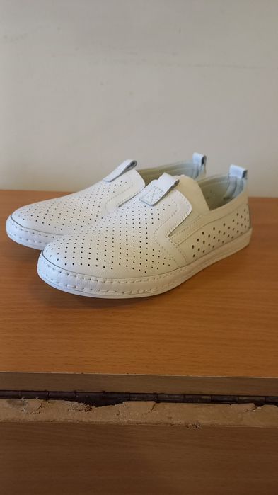 Продам нове взуття в ідеальному стані.