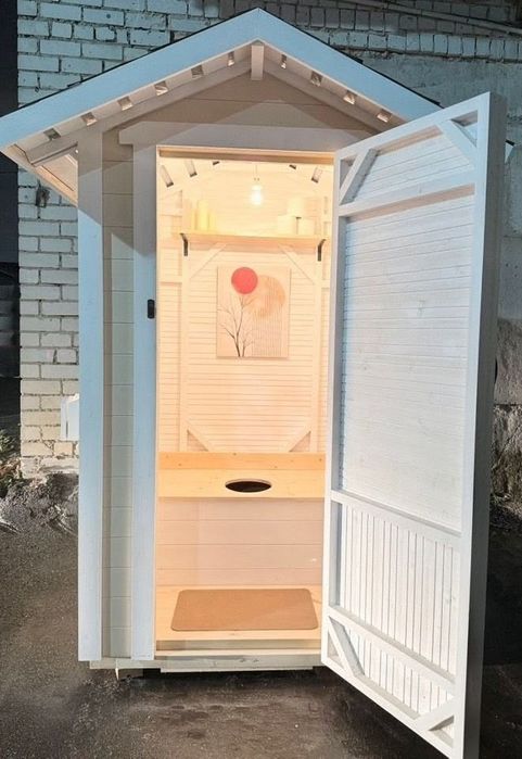 Дачный туалет 120*120 "Большой домик айвори" с козырьком.