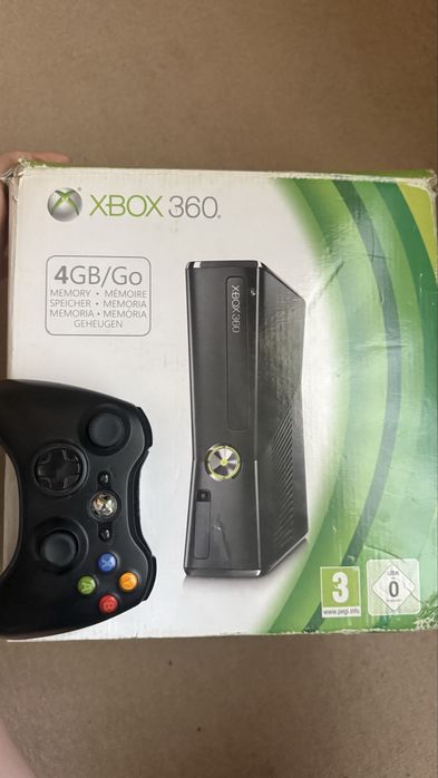 Продам Xbox360, в робочому стані+ кінект+ 2 джойстик