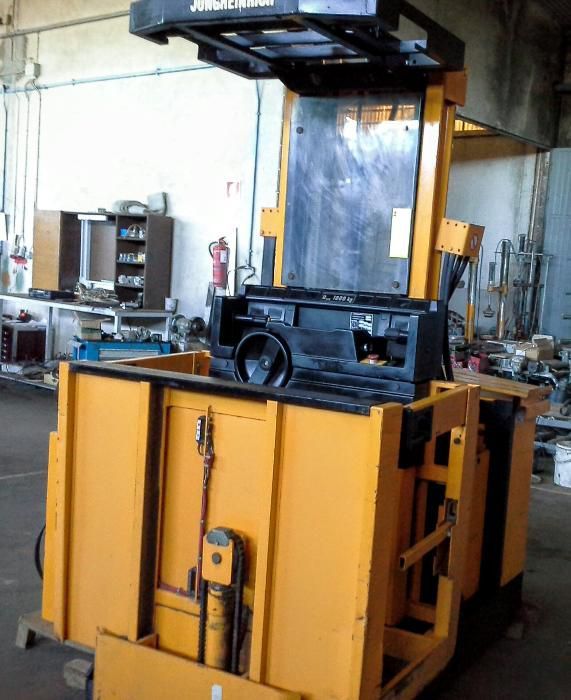 Empilhador Stacker eléctrico Jungheinrich 1000 kgs