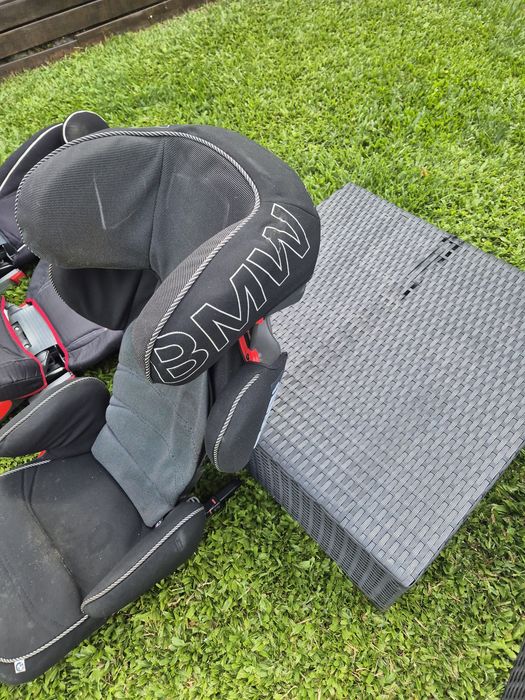 Cadeira auto oficial BMW Junior Seat (Grupo 2/3), concebida para crianças dos 15 aos 36 kg aproximadamente dos 3 aos 12 anos