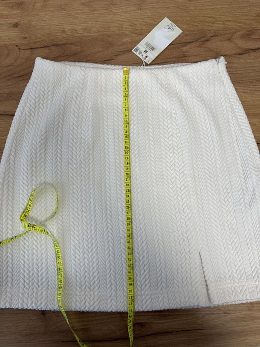 Спідниця білого кольору