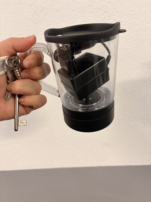 Copo misturador com carregador