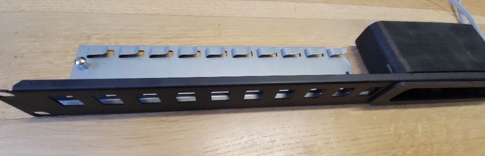 Ubiquiti UniFi Cloud Key Gen2 Plus (UCK-G2-PLUS) та комплекті HDD,SD + кріплення в стійку 19"