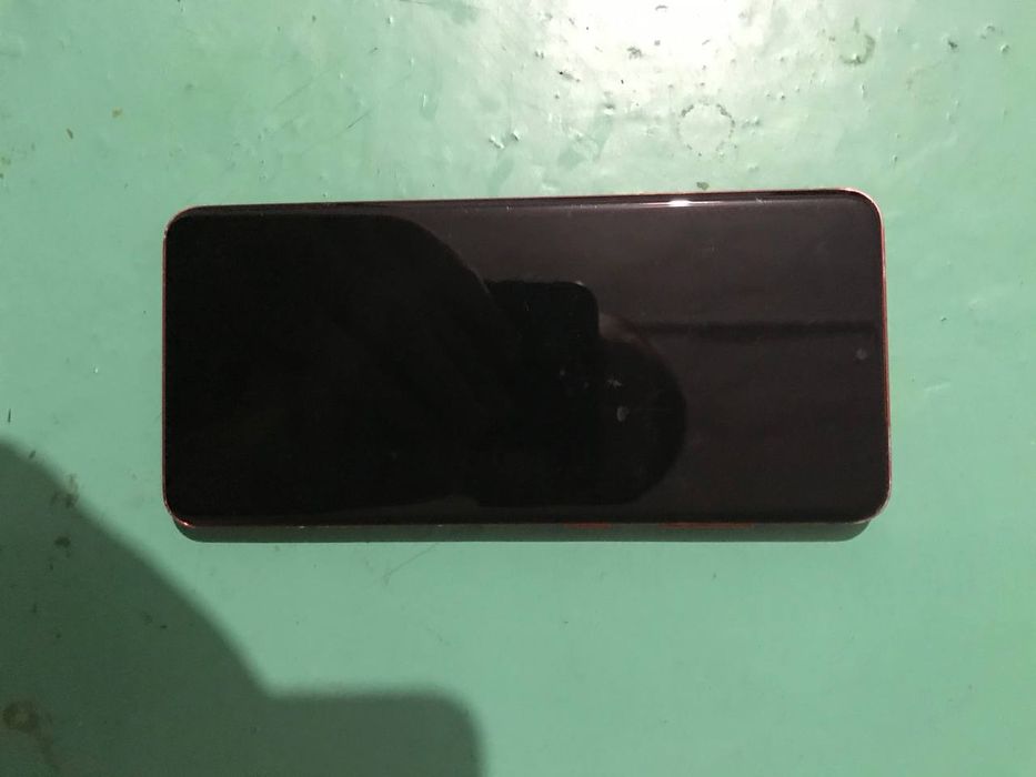 Продам телефон самсунг s20