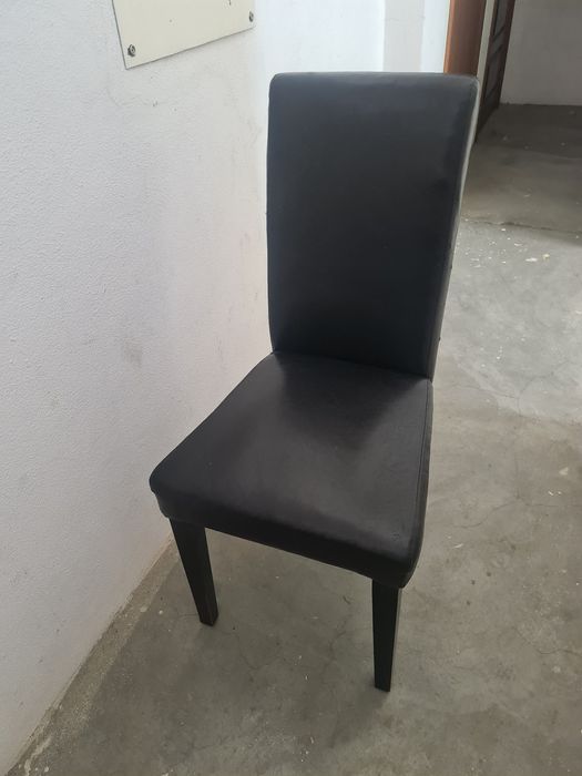 Três cadeiras de sala