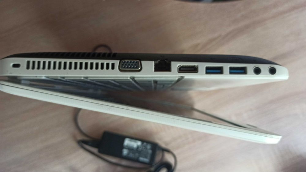 Ноутбук Toshiba Satellite L850 под ремонт или на запчасти
